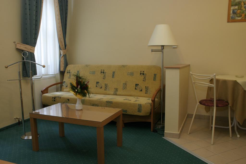 Apartament Kuckó Panzió Győr Zewnętrze zdjęcie